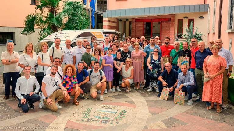 Riccione. Donato alla cooperativa Cuore 21 un veicolo per il trasporto di persone con disabilità Riccione. Donato alla cooperativa Cuore 21 un veicolo per il trasporto di persone con disabilità