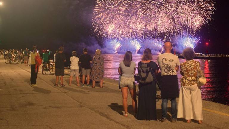 Ravenna. La magia dei fuochi d’artificio per Sant’Apollinare. FOTOGALLERY Ravenna. La magia dei fuochi d’artificio per Sant’Apollinare. FOTOGALLERY