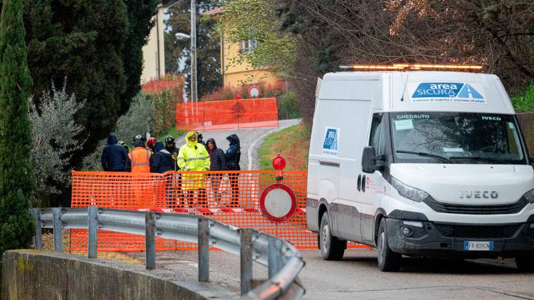 Imola, a Pieve Sant’Andrea 35 evacuati per la crepe che si aprono sulla strada Imola, a Pieve Sant’Andrea 35 evacuati per la crepe che si aprono sulla strada
