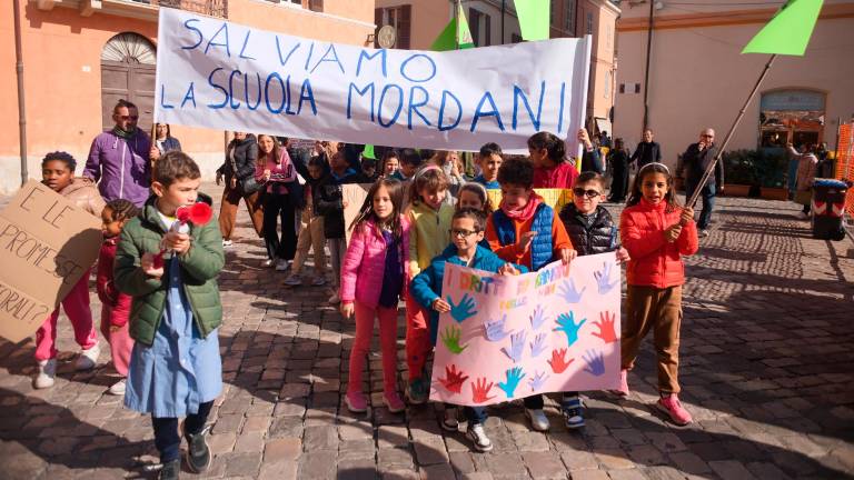 Il corteo in centro (Fotoservizio Massimo Fiorentini) Il corteo in centro (Fotoservizio Massimo Fiorentini)