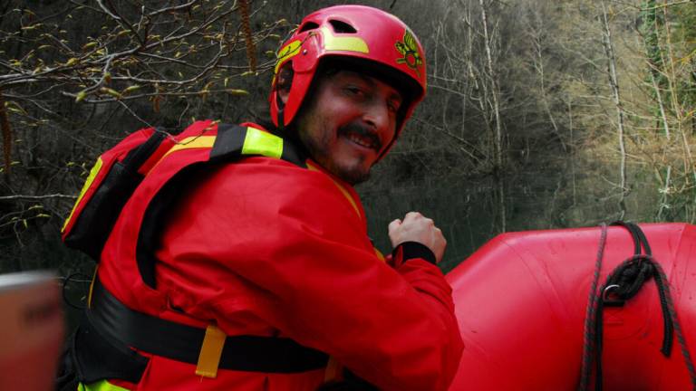 Coronavirus, l'addio dei colleghi al vigile del fuoco di Forlì Coronavirus, l'addio dei colleghi al vigile del fuoco di Forlì