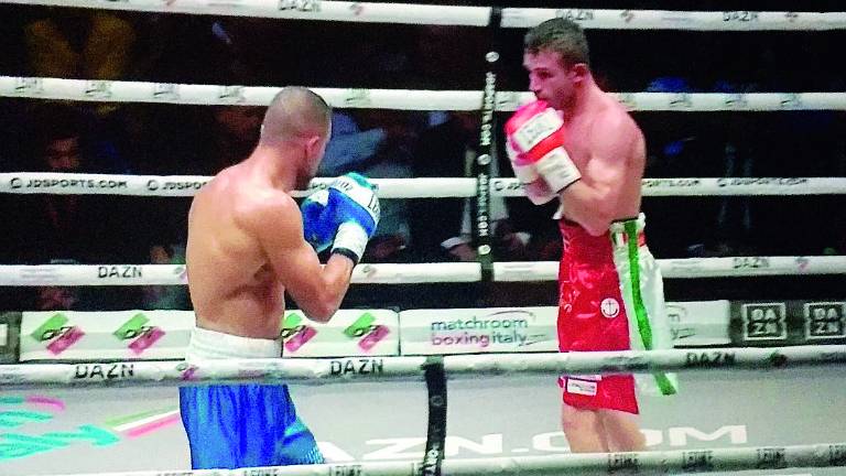 Boxe, Signani conquista il titolo europeo Boxe, Signani conquista il titolo europeo