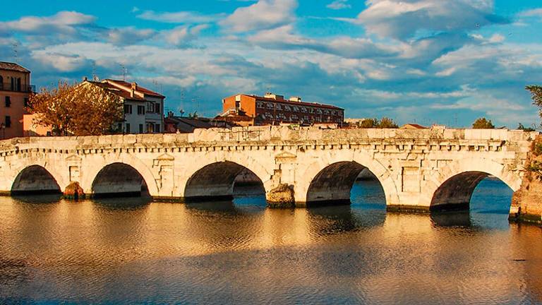 Ponte di Tiberio pedonale: lavori per il definitivo stop alle auto Ponte di Tiberio pedonale: lavori per il definitivo stop alle auto