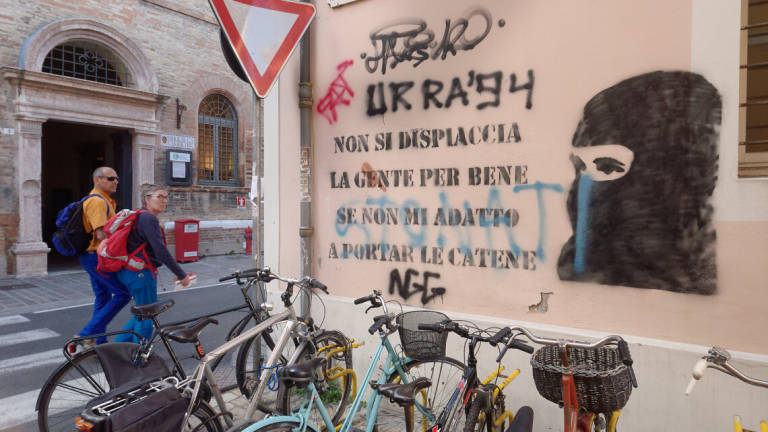 Ravenna, imbrattatore seriale incastrato dalla Polizia locale Ravenna, imbrattatore seriale incastrato dalla Polizia locale