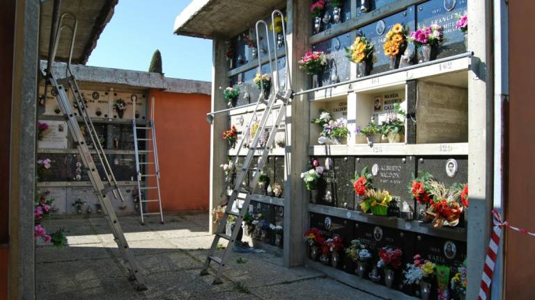 Cotignola, cimiteri sporchi e con l'erba alta, il Comune interrompe i pagamenti alla ditta incaricata Cotignola, cimiteri sporchi e con l'erba alta, il Comune interrompe i pagamenti alla ditta incaricata