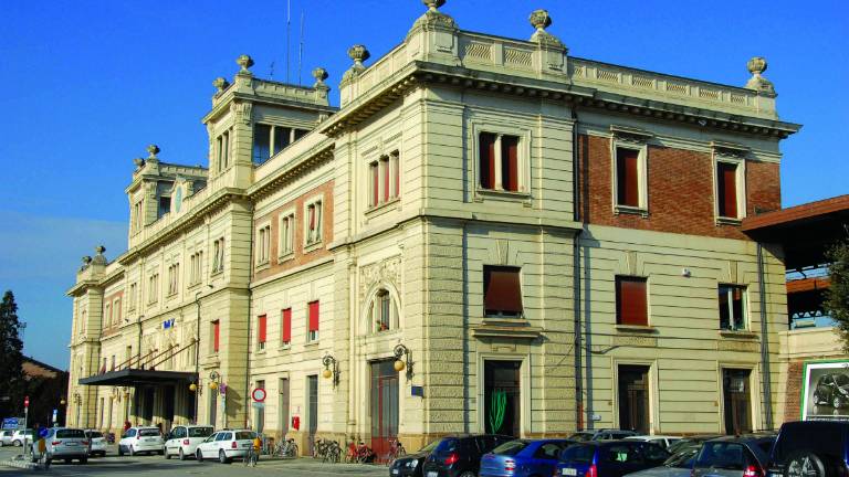 Controlli coronavirus, fermato passeggero in stazione a Forlì Controlli coronavirus, fermato passeggero in stazione a Forlì