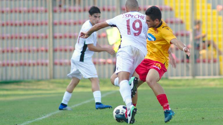 Calcio serie C, il Ravenna crolla in casa con la Samb Calcio serie C, il Ravenna crolla in casa con la Samb