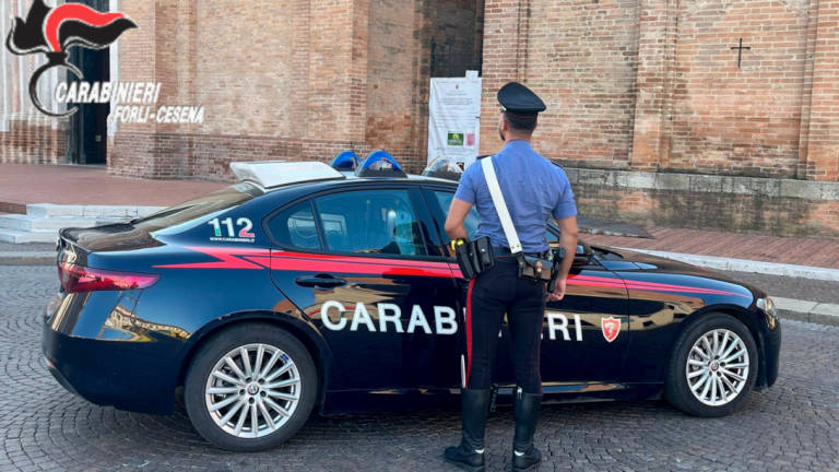 Forlì. Difende due ragazze dai molestatori e viene accoltellato Forlì. Difende due ragazze dai molestatori e viene accoltellato