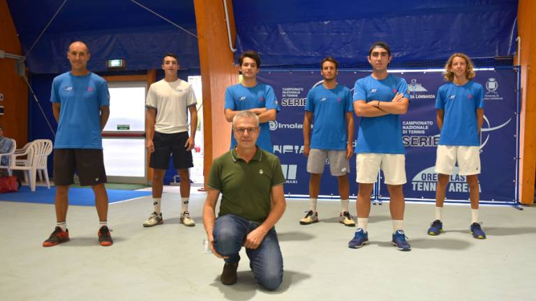 Tennis, la squadra di C del Ct Massa festeggia l'approdo in B2 Tennis, la squadra di C del Ct Massa festeggia l'approdo in B2