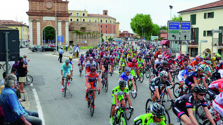 Il Giro lancia il turismo, oltre 16mila presenze con la Carovana rosa Il Giro lancia il turismo, oltre 16mila presenze con la Carovana rosa