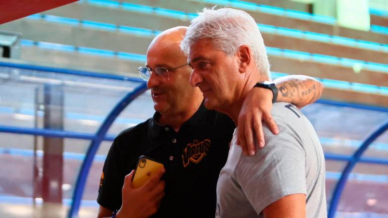 Il diesse Carlo Marchi (a destra) con il coach Marco Regazzi (foto Monti) Il diesse Carlo Marchi (a destra) con il coach Marco Regazzi (foto Monti)
