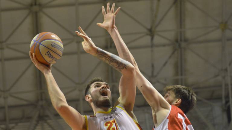 Basket A2, che doppietta: l'Unieuro domina, l'OraSì fa il solito ribaltone Basket A2, che doppietta: l'Unieuro domina, l'OraSì fa il solito ribaltone