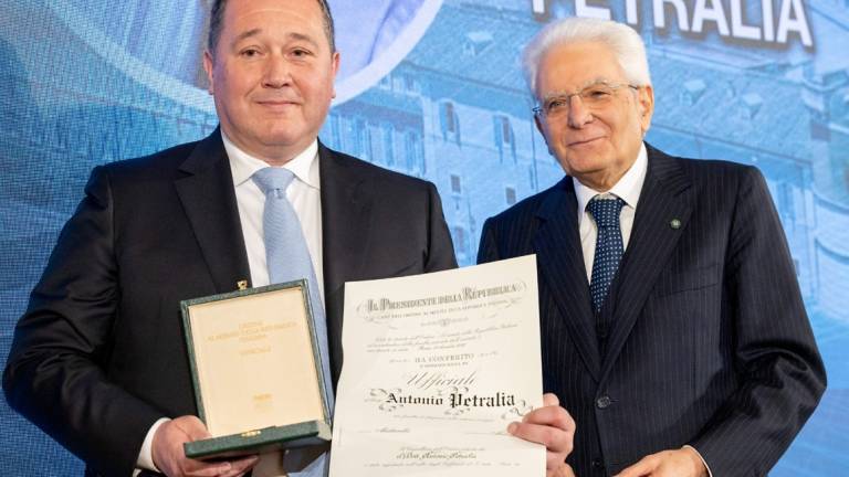 Salva una donna con un macchinario della sua azienda e poi la assume: lughese premiato da Mattarella Salva una donna con un macchinario della sua azienda e poi la assume: lughese premiato da Mattarella