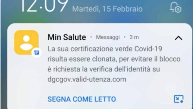 Green pass: una nuova truffa corre sugli smartphone Green pass: una nuova truffa corre sugli smartphone