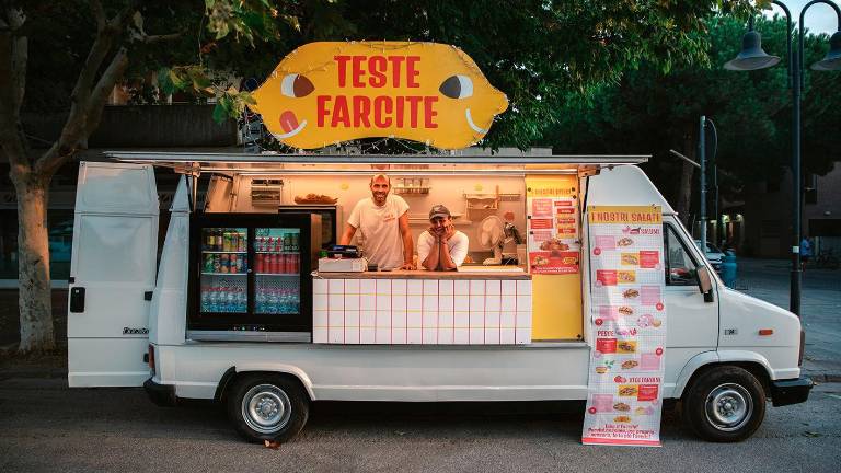 Forlì. “Teste farcite”, il business di una giovane coppia: cornetti extra large pieni d’amore Forlì. “Teste farcite”, il business di una giovane coppia: cornetti extra large pieni d’amore