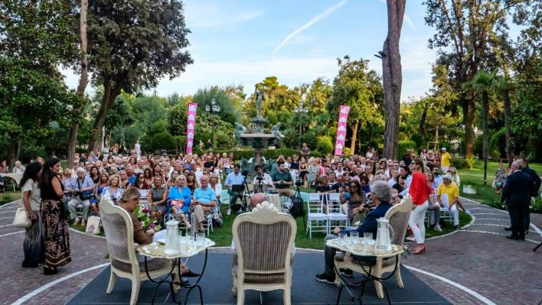 Rimini, a “La Terrazza della Dolce Vita” Marco Ferradini e Giancarlo Fisichella Rimini, a “La Terrazza della Dolce Vita” Marco Ferradini e Giancarlo Fisichella