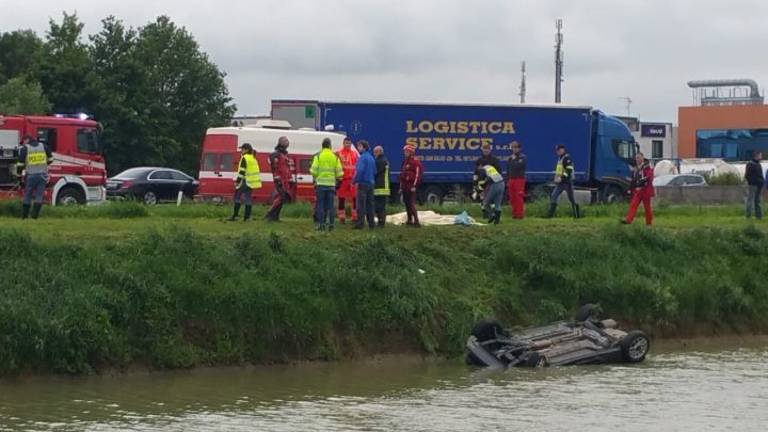 Auto in un lago in A14 a Faenza. Tra i morti, un calciatore di Predappio Auto in un lago in A14 a Faenza. Tra i morti, un calciatore di Predappio