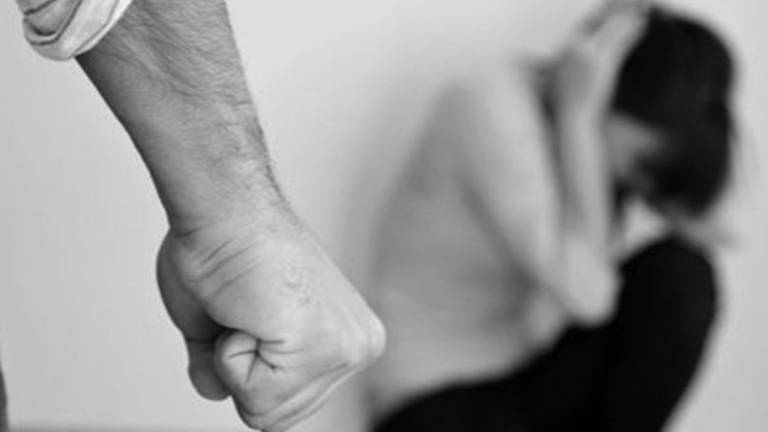 Tenta di violentare turista tedesca a Rimini, fermato dai carabinieri Tenta di violentare turista tedesca a Rimini, fermato dai carabinieri
