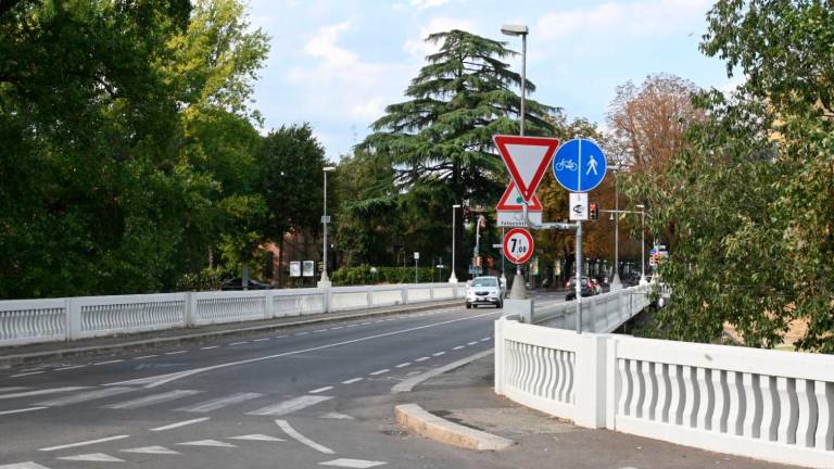 Imola. Ponte di viale Dante in chiusura: le preoccupazioni delle attività Imola. Ponte di viale Dante in chiusura: le preoccupazioni delle attività