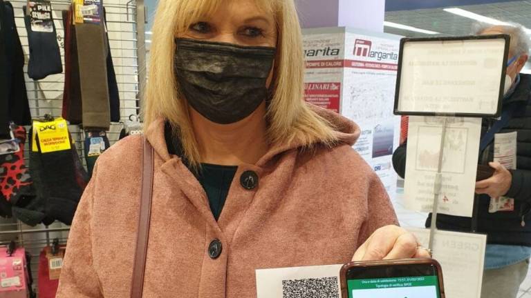 Lugo, la commessa: Al negozio controllo il green pass, l'età non coincideva di circa 20 anni Lugo, la commessa: Al negozio controllo il green pass, l'età non coincideva di circa 20 anni