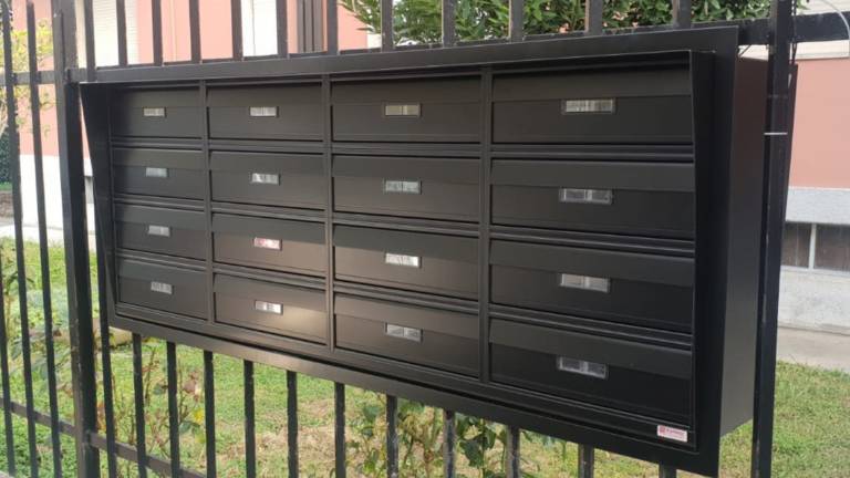Rimini, droga condominiale. Inseriva le dosi nella buca delle lettere: arrestato Rimini, droga condominiale. Inseriva le dosi nella buca delle lettere: arrestato