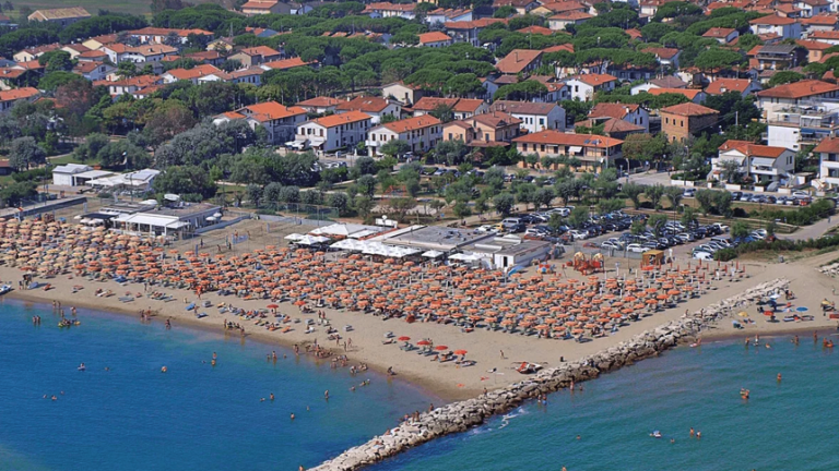 Ravenna, sesso e droga in auto nella pineta di Lido di Dante: allo studio una ztl Ravenna, sesso e droga in auto nella pineta di Lido di Dante: allo studio una ztl