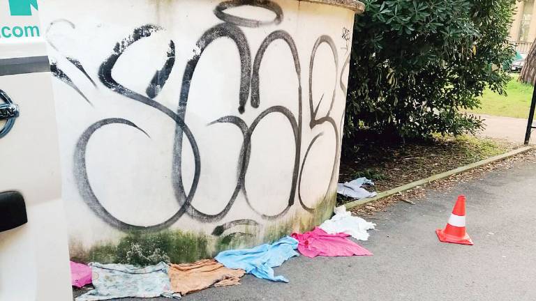 Imbrattamenti e scritte vandaliche a Forlì, il Comune ripulisce Imbrattamenti e scritte vandaliche a Forlì, il Comune ripulisce
