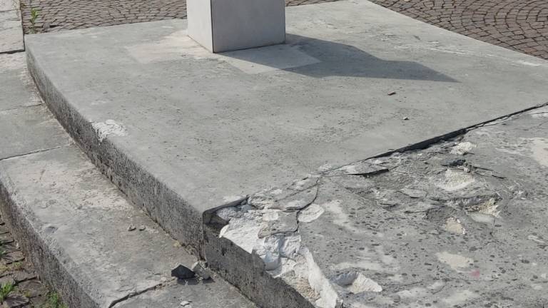 Forlì, scudetto al Milan: vandalismi in Piazzale della Vittoria - Gallery Forlì, scudetto al Milan: vandalismi in Piazzale della Vittoria - Gallery