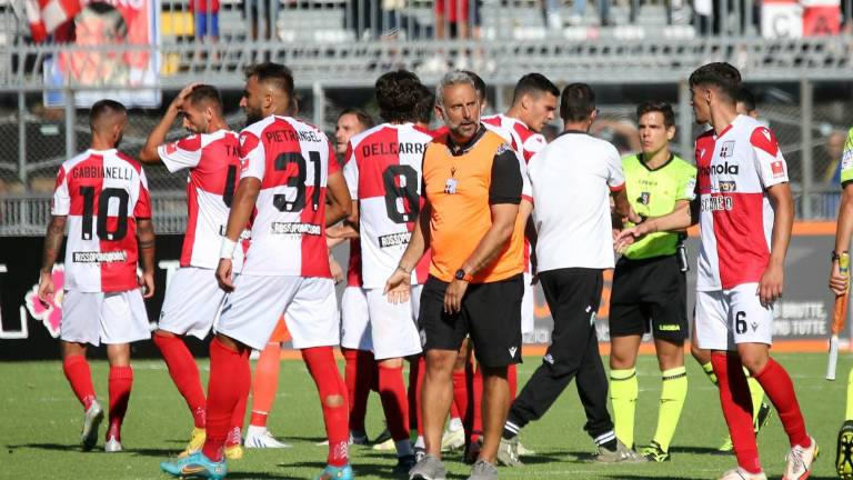 Calcio serie C, il Rimini entusiasma: cinquina alla Vis Pesaro e terzo posto Calcio serie C, il Rimini entusiasma: cinquina alla Vis Pesaro e terzo posto