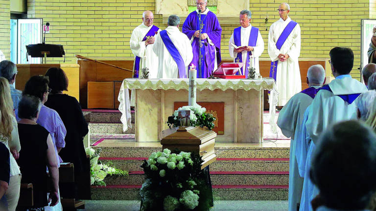 Rimini, l'ultimo saluto a don Domenico Valgimigli Rimini, l'ultimo saluto a don Domenico Valgimigli