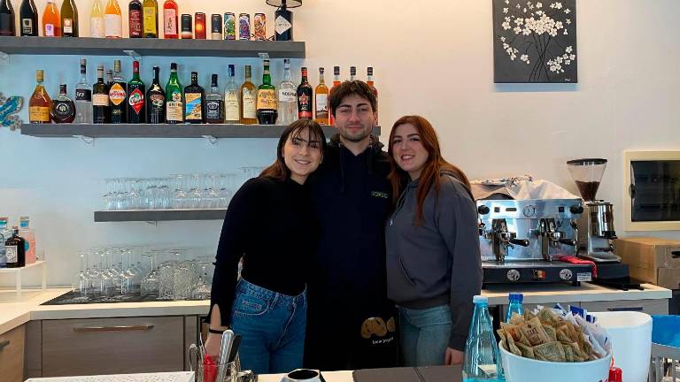Tre ventenni alla guida del circolo sulle orme di mamma e zia: l’avventura al “Circolino La Tana” a Montenovo di Montiano Tre ventenni alla guida del circolo sulle orme di mamma e zia: l’avventura al “Circolino La Tana” a Montenovo di Montiano