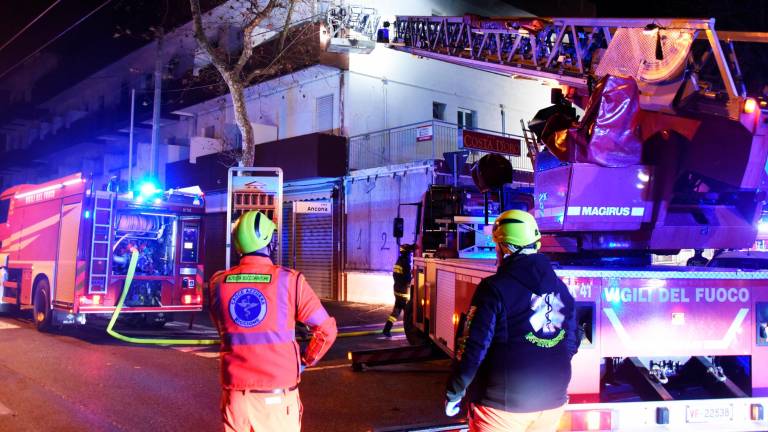 Rimini, incendio nella notte all’hotel Costa d’Oro VIDEO GALLERY Rimini, incendio nella notte all’hotel Costa d’Oro VIDEO GALLERY
