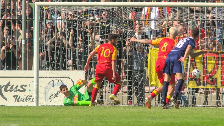 Il Ravenna nella partita contro il Forlì Il Ravenna nella partita contro il Forlì