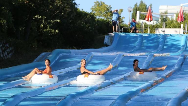 Turismo, appello Regioni: anticipare l'apertura dei parchi a tema Turismo, appello Regioni: anticipare l'apertura dei parchi a tema