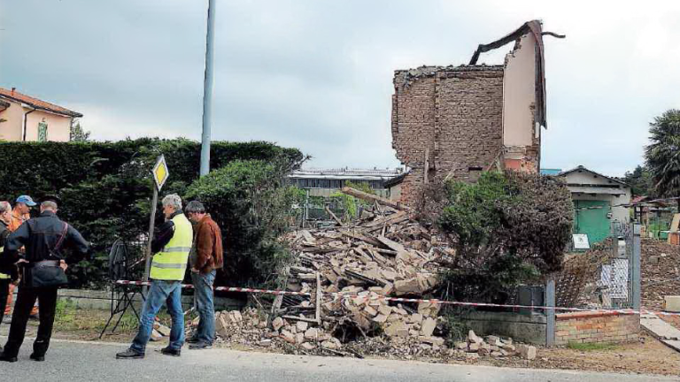 Paura a Lugo, crolla una casa in ristrutturazione Paura a Lugo, crolla una casa in ristrutturazione