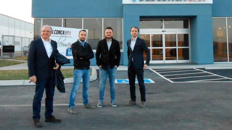 Enzo Donald (scomparso nel 2016), Marco, Davide e Paolo Mularoni davanti alla sede della Del Conca Usa in una foto di alcuni anni fa Enzo Donald (scomparso nel 2016), Marco, Davide e Paolo Mularoni davanti alla sede della Del Conca Usa in una foto di alcuni anni fa