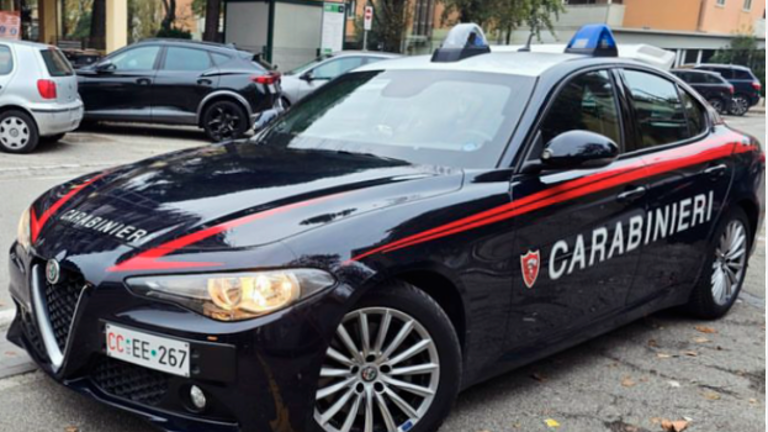 Faenza, girava con balestra, droga e pistola ad aria compressa: denunciato 50enne fermato su un’auto di grossa cilindrata Faenza, girava con balestra, droga e pistola ad aria compressa: denunciato 50enne fermato su un’auto di grossa cilindrata