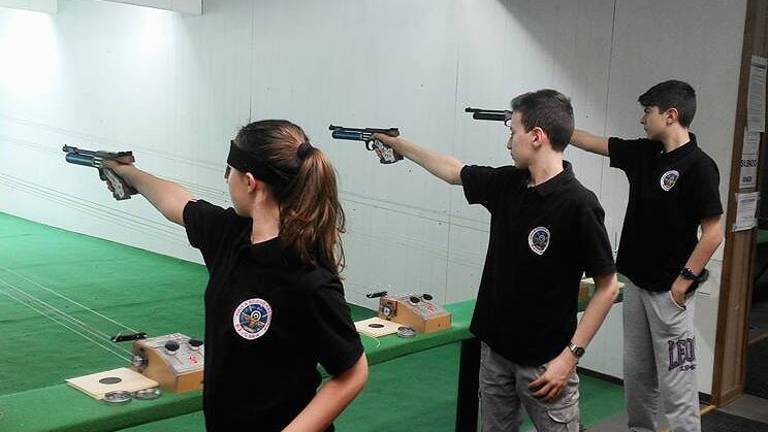 Ravenna, l'atleta olimpica Sofia Ceccarello insegnante speciale di tiro a segno Ravenna, l'atleta olimpica Sofia Ceccarello insegnante speciale di tiro a segno