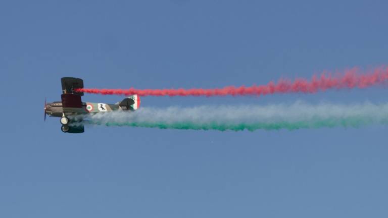 Ravenna, Frecce Tricolori: uno spettacolo per 10mila spettatori Ravenna, Frecce Tricolori: uno spettacolo per 10mila spettatori