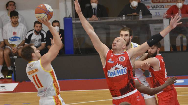 Basket A2, una splendida OraSì è troppo forte per Cento (91-70) Basket A2, una splendida OraSì è troppo forte per Cento (91-70)