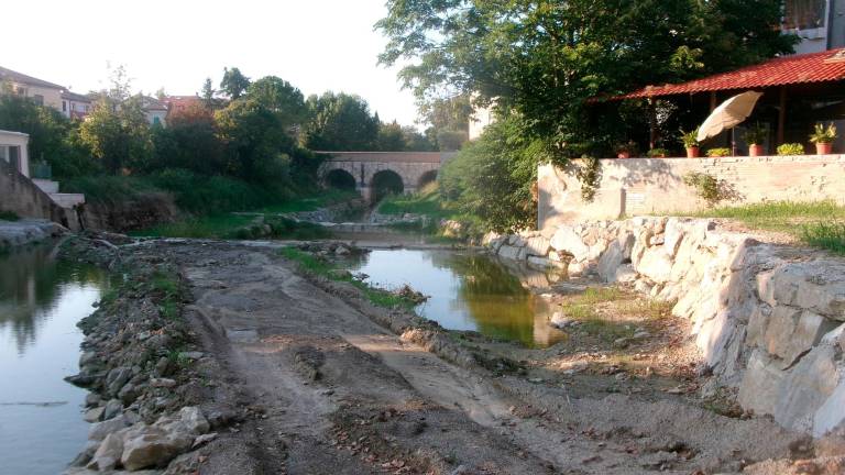 L’area del cantiere nella golena del Rubicone L’area del cantiere nella golena del Rubicone