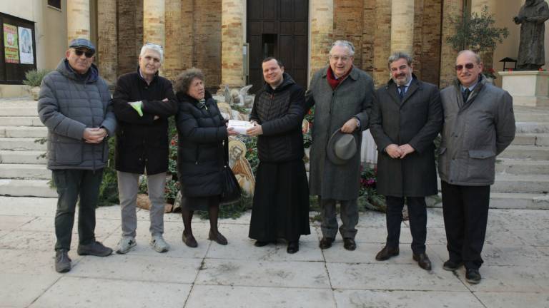 Ravenna, dai Lions oltre 2mila euro in buoni pasto per i bisognosi Ravenna, dai Lions oltre 2mila euro in buoni pasto per i bisognosi