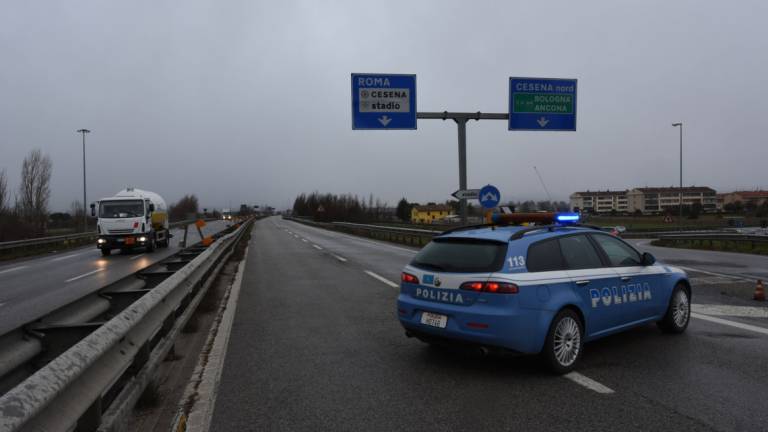Doppio incidente sulla E45 in Valle Savio: ferita una poliziotta in servizio Doppio incidente sulla E45 in Valle Savio: ferita una poliziotta in servizio