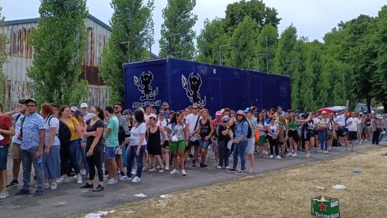 Laura Pausini, doppio evento a Reggio Emilia / VIDEO Laura Pausini, doppio evento a Reggio Emilia / VIDEO