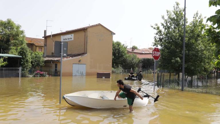 A Marina di Ravenna Tutti a tavola per la Romagna, raccolta fondi per Fornace A Marina di Ravenna Tutti a tavola per la Romagna, raccolta fondi per Fornace