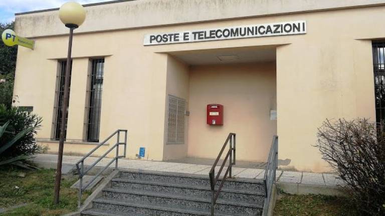 Borghi, rubati 85.000 euro a un portavalori accanto all'ufficio postale Borghi, rubati 85.000 euro a un portavalori accanto all'ufficio postale