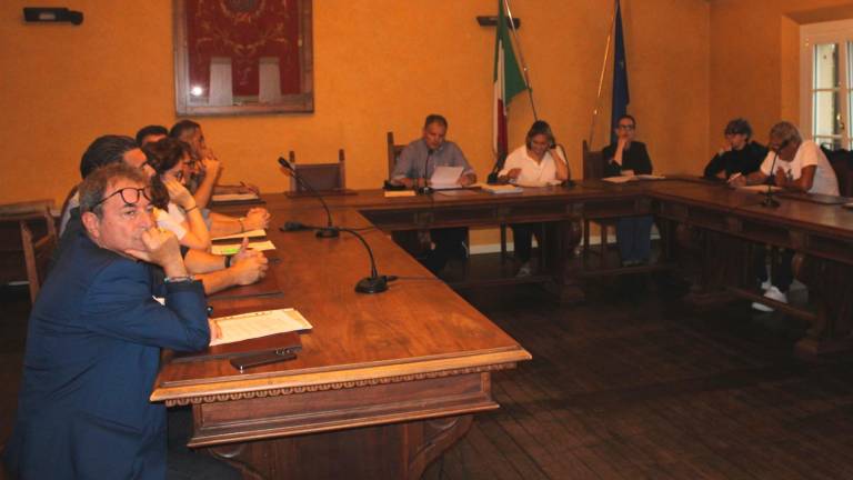 Primo consiglio con Lucio (primo a sinistra) tra i banchi dell’opposizione Primo consiglio con Lucio (primo a sinistra) tra i banchi dell’opposizione