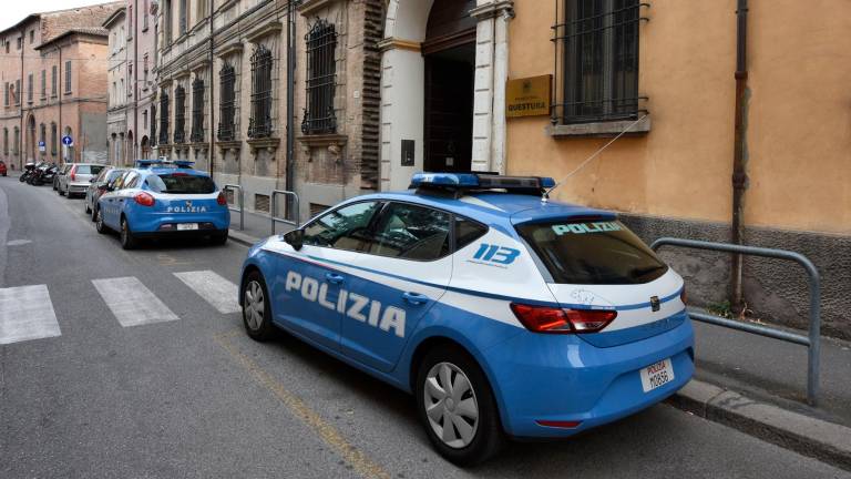 Forlì. L’1 aprile in bici in autostrada, ma non era un “pesce”. Bimba cade dal balcone: illesa Forlì. L’1 aprile in bici in autostrada, ma non era un “pesce”. Bimba cade dal balcone: illesa