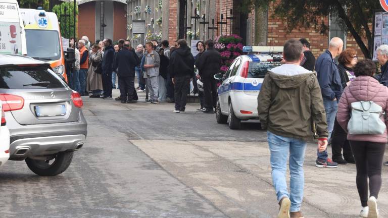 La tanta gente che ha partecipato oggi al funerale di Evan Delogu (foto Migliorini) La tanta gente che ha partecipato oggi al funerale di Evan Delogu (foto Migliorini)