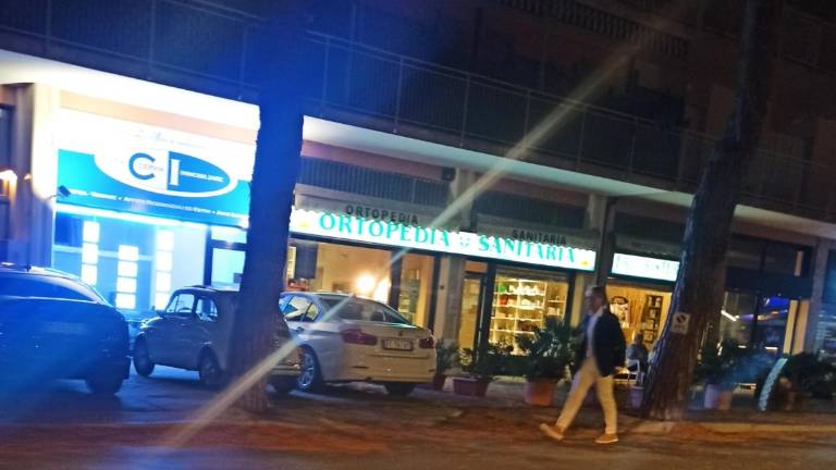 Il Ct della Nazionale Mancini a spasso per Cervia Il Ct della Nazionale Mancini a spasso per Cervia